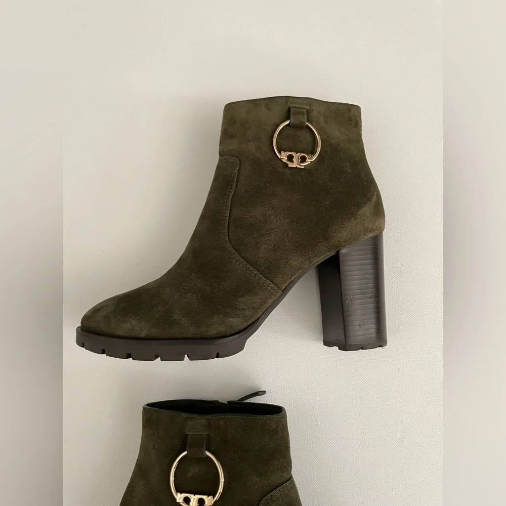Tory Burch Sofia Lug Sole Bootie Green Suede Gold Logo 10.5 olive army Academia
